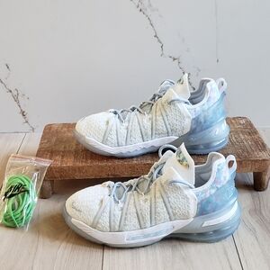 Nike Sneakers GS Boys 5.5 Blue Tint White LeBron 18 XVIII Basketball School Shoe